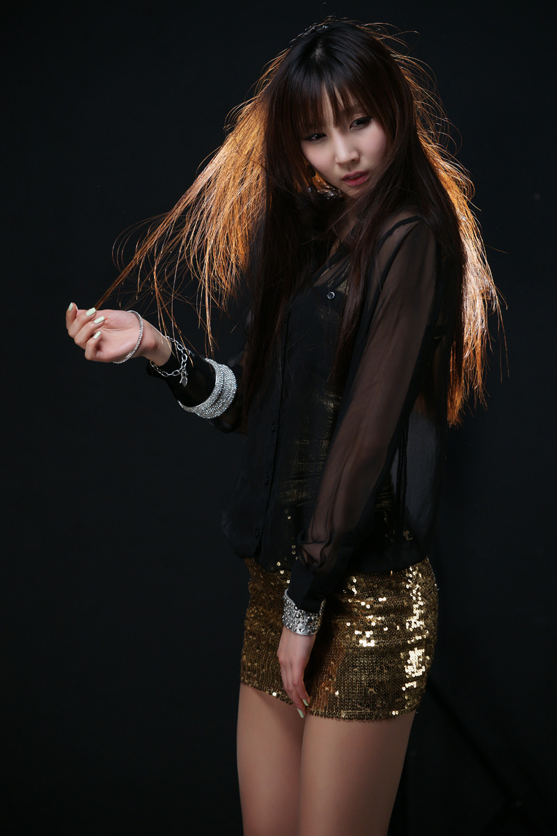 sexy motor angel: Lee Yoo Eun - Gold Mini Skirt