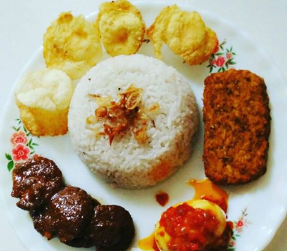 Peluang Usaha Nasi Uduk Yang Untungnya Segurih Santen Pabeja Bisnis