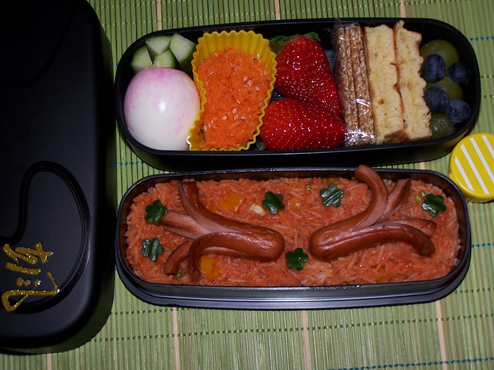 Lecker Bentos und mehr: Bento Nr. 29 Tomatenreis mit gebratenen Würstchen