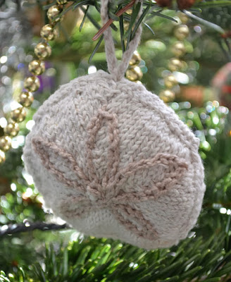 https://www.craftsy.com/knitting/patterns/christmas-sand-dollars/131751