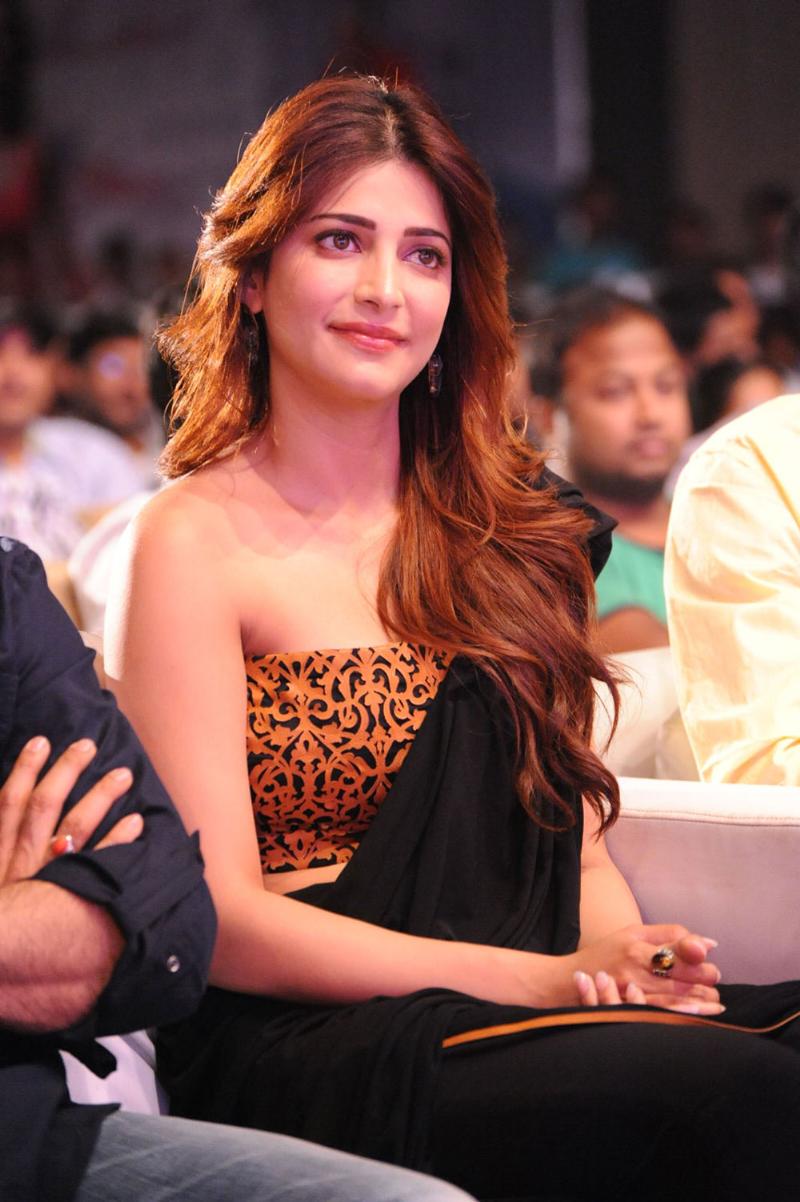 Shruti Hassan hot photos, Shruti Hassan sexy saree