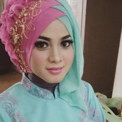 Tips Make Up Yang Tepat Untuk Remaja Wanita Berhijab Untuk Berbagai Acara Tutorial Make Up Hijab Wisuda