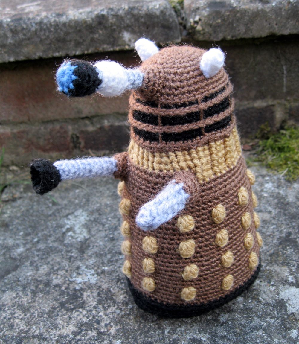 LucyRavenscar Crochet Creatures Dalek Amigurumi Pattern Free!