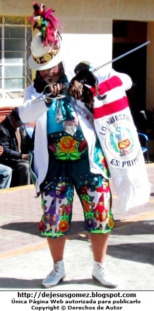 Príncipe o Chapetón Foto del Príncipe o Chapetón en pleno baile de Tunantada en la Plaza de Santa Cruz de Andamarca - Huaral - Lima - Perú. Foto del Príncipe o Chapetón de Jesus Gómez