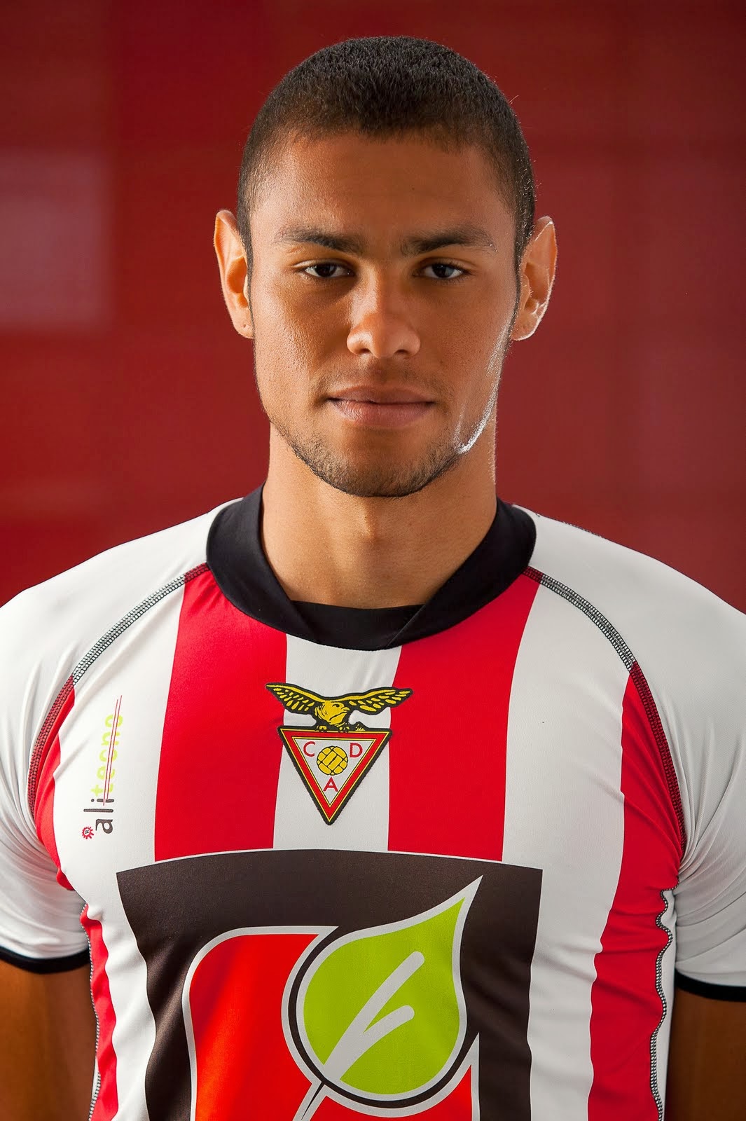 Espaço Avense Tudo sobre o C.D.Aves RAFAEL SOFREU ENTORSE NO TORNOZELO