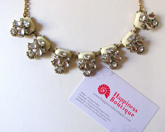 Pretty Daisy Statement Necklace, Happiness Boutique Review