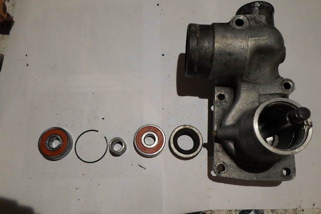 intérieur de pompe à eau intérieur de pompe à eau Peugeot 203