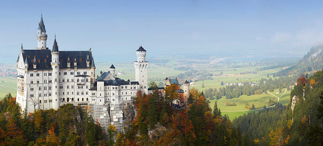 Castelo Neuschwanstein na cidade de Fussen Castelo Neuschwanstein na cidade de Fussen
