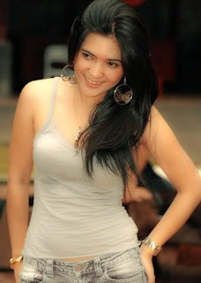 SARJANA MUDA: model cantik,payudara imut
