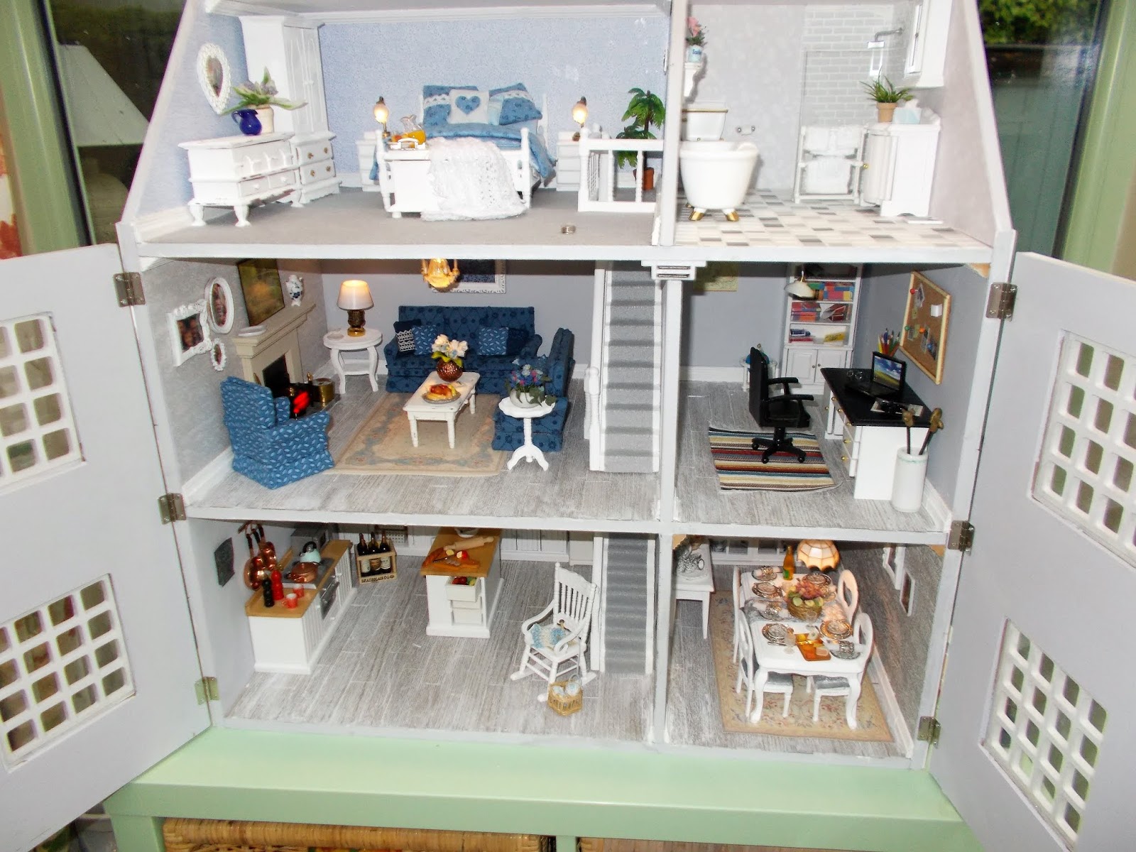 small world dolls house