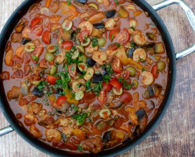 Shrimp Veracruz, another one-pot Quick Supper ♥ KitchenParade.com. Budget Friendly. Weeknight Easy. Low Carb. High Protein. Weight Watchers Friendly. Gluten Free.