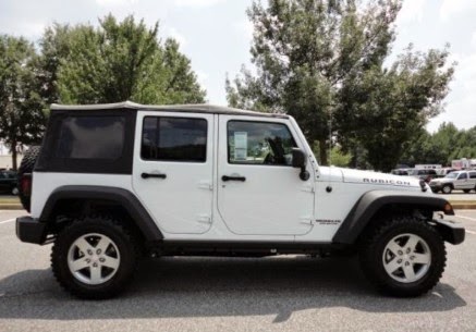 Oto & Motif: Model mobil Jeep rubicon terbaru warna putih susu kap hitam