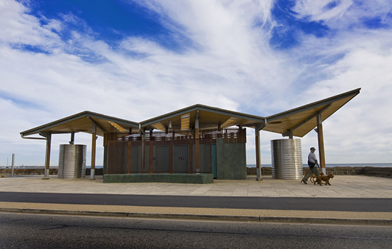 8 Desain Toilet Di Taman Terbuka Dengan Bentuk Atraktif - Rumah Impian