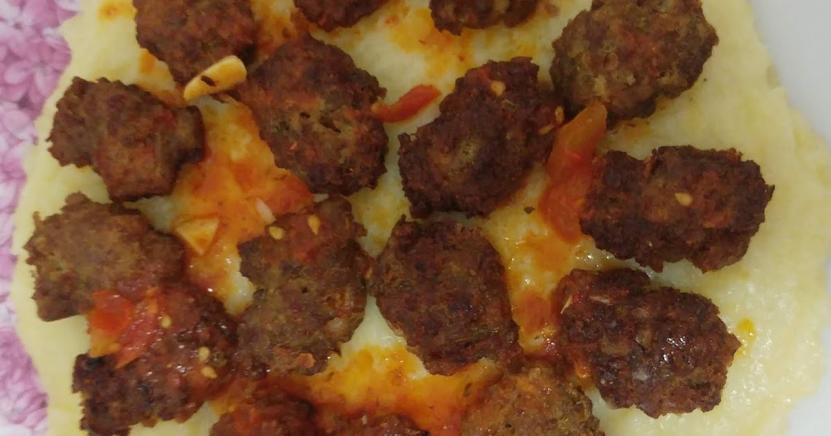 PATATES PÜRESİ YATAĞINDA DOMATES SOSLU KÖFTE