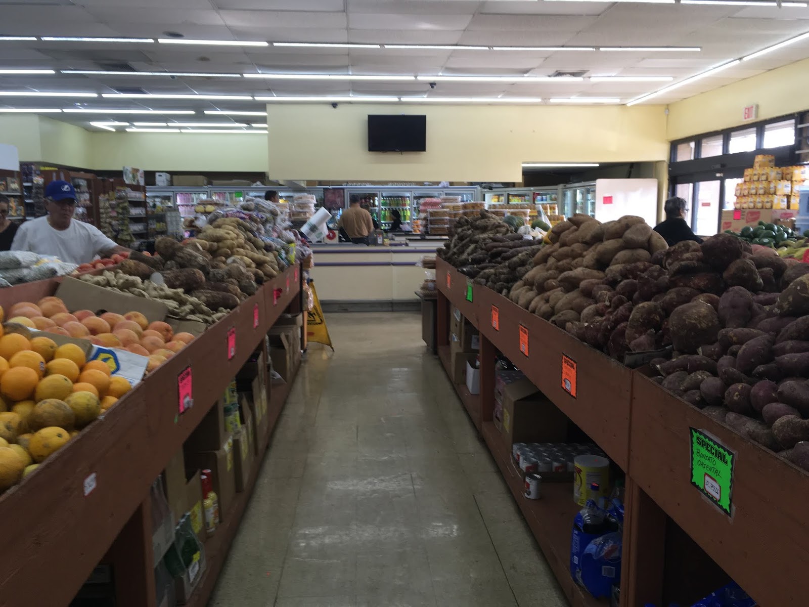 Look Inside Tropical Supermarket Tampa, FL