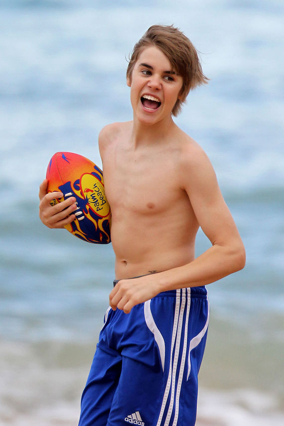 justin bieber photos and wallpaper justin bieber's in beach,Justin