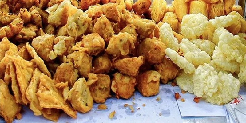 Penyebab munculnya jerawat: Makanan berminyak Penyebab munculnya jerawat: Makanan berminyak