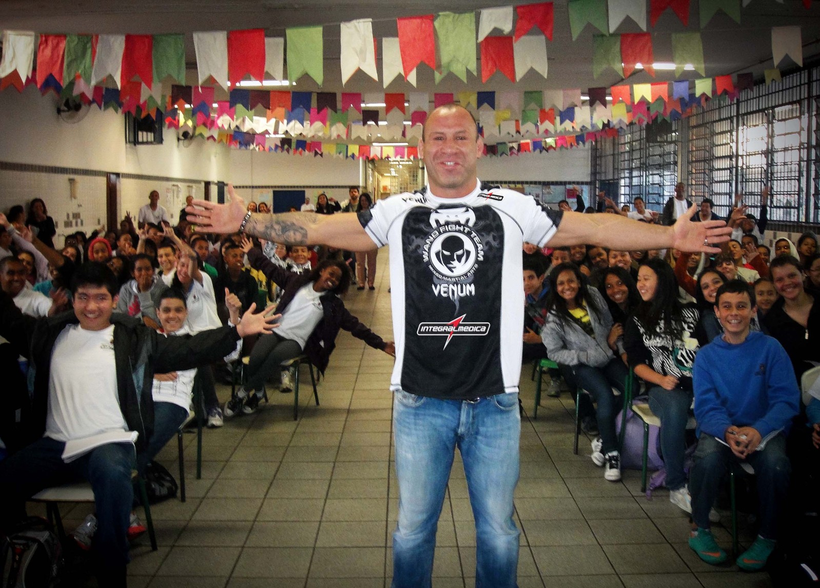 EMEF DONA ANGELINA MAFFEI VITA Palestra do lutador Wanderlei Silva (especialista em Muay Thai EMEF DONA ANGELINA MAFFEI VITA Palestra do lutador Wanderlei Silva (especialista em Muay Thai