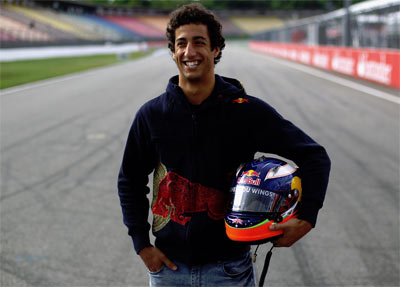 Ricciardo va debuta la Silverstone pentru Hispania | livelyF1