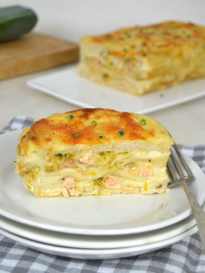 Pastel de salmón con pan de molde. Croque cake