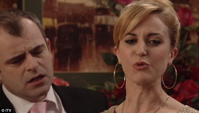 Becky Mcdonald Jets Out Of Coronation Street First Cl For New I M The Innocent One Here After Steve Reads Tracy S Records Becky Informs Everyone In Pub Of Truth About Her Enemy Miscarriage