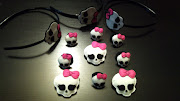 Broches. Diademas, broches y coleteros Monster High
