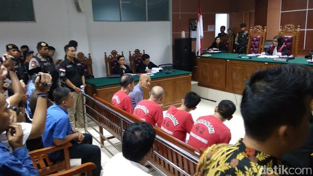 Divonis Mati, 4 WN China Penyelundup 1,6 Ton Sabu Ngamuk di PN Kota Batam Divonis Mati, 4 WN China Penyelundup 1,6 Ton Sabu Ngamuk di PN Kota Batam