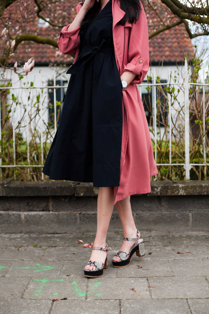Outfit: Uniqlo x Lemaire sundress, pink trench, platform sandals