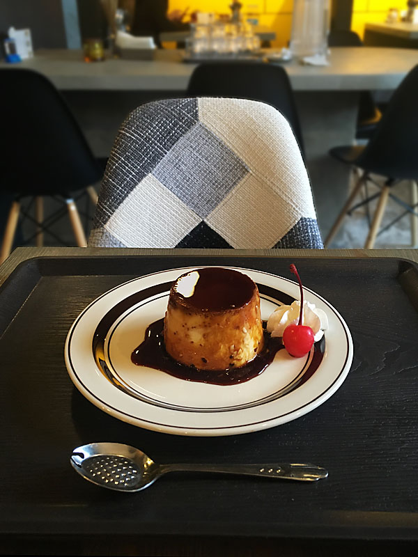 静岡県焼津駅前にオープンした喫茶店『8 COFFEE(エイトコーヒー)』のこだわりたまごのプリン