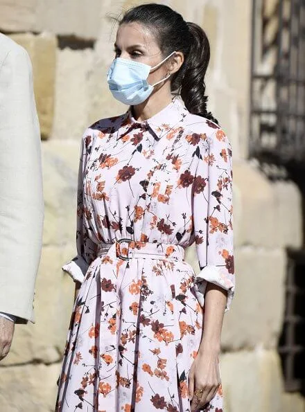 Queen Letizia wore Hugo Boss Kalocca floral print summer shirt dress and Queen Letizia wore an Uterque tied leather wedges