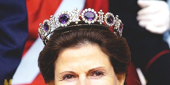 Queen Silvia of Sweden jewelry, Wedding rings, engagement rings, Sets, Earrings, Pendants, Necklaces, Bracelets, Brooches diamont, diamonds,