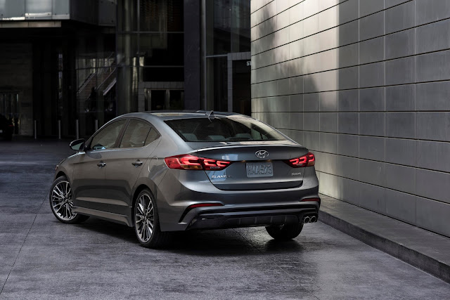 2017 Hyundai Elantra Sport rear 3/4 view Rear 3/4 view of 2017 Hyundai Elantra Sport