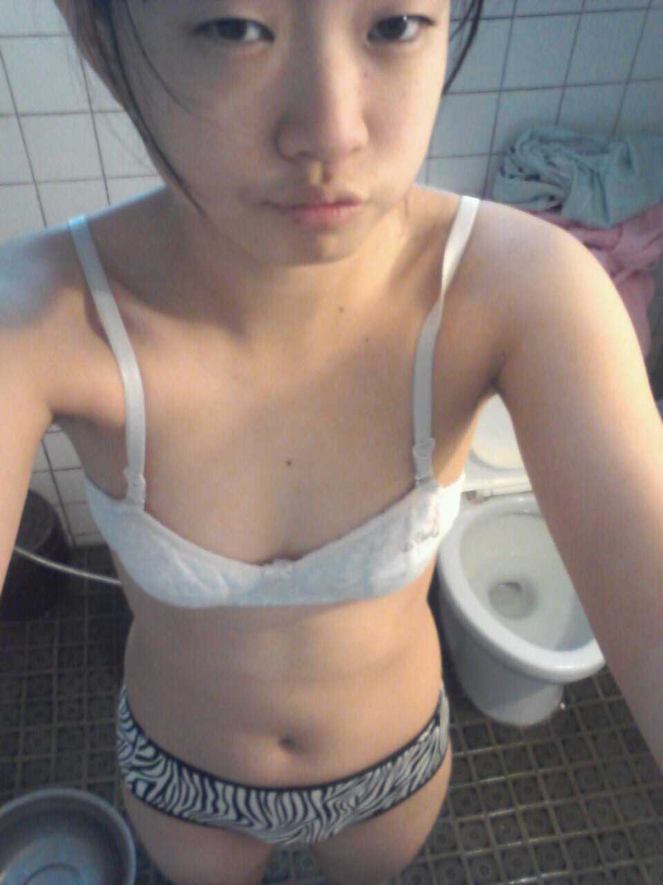 Korean Teen Breasts - Super Cute Korean young schoolgirl's lovely small boobs, wet ...