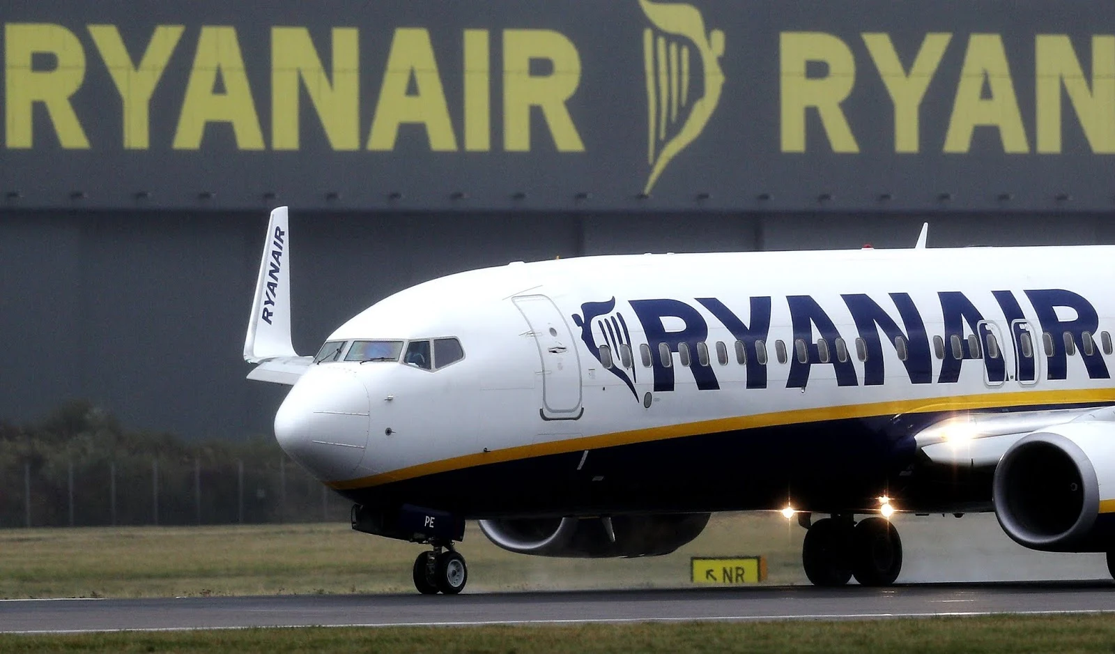 ¿Cúanto cuesta transportar tablas de surf con Ryanair?