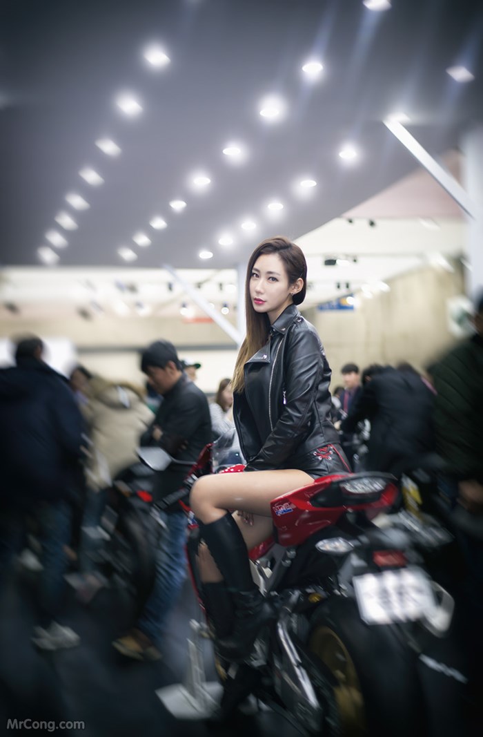Kim Tae Hee&#39;s beauty at the Seoul Motor Show 2017 (230 photos) photo 1-13