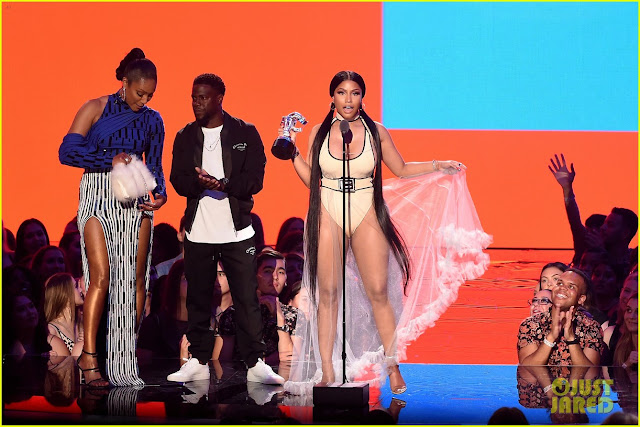 Nicki Minaj gana por 'Mejor video Hip Hop' y luce tremendo vestido