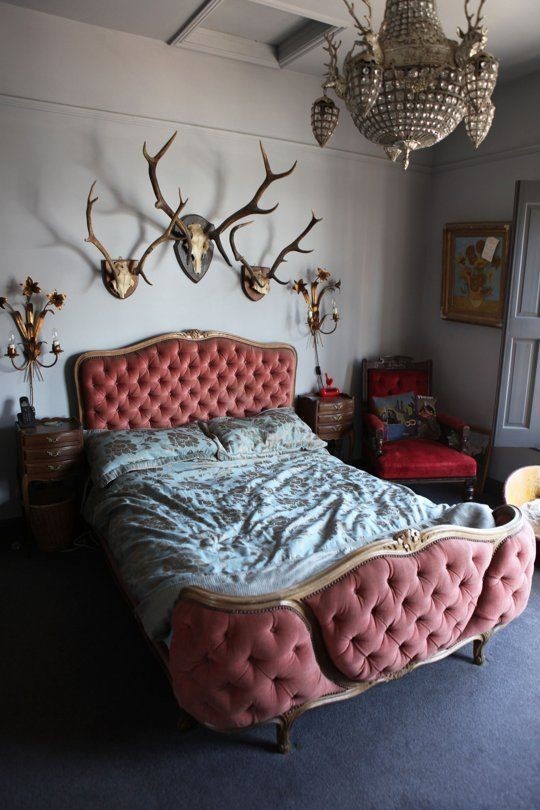 Oh-no! BOHO #3 / Never too late for 5 more décor cliches - antlers over bed www.bohohome.com @bohosusan