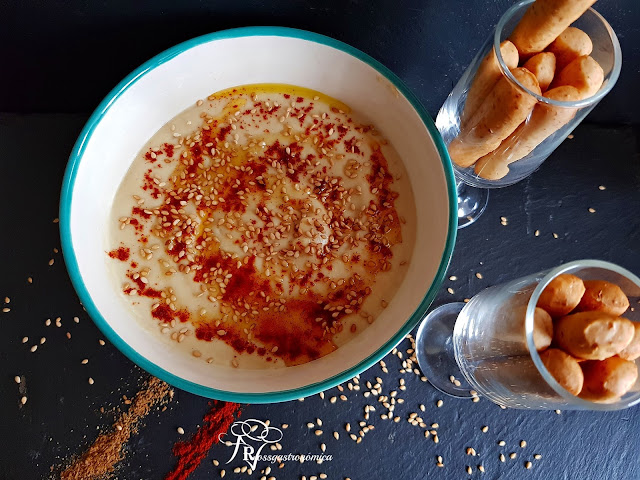 Hummus de tronco de brócoli y lenteja blanca