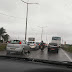 Colisão entre caminhão x caminhonete na Felizardo Moura deixa o trânsito lento
