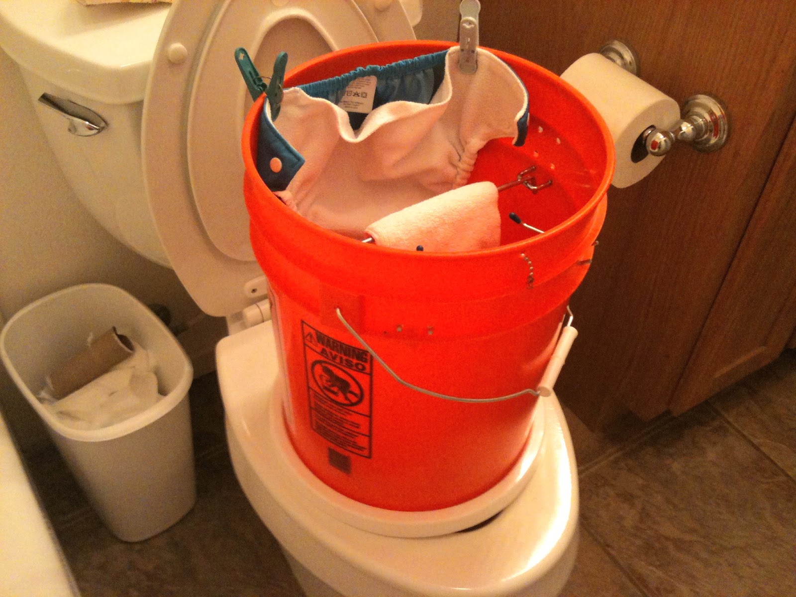 Banana's Bread Homemade Diaper Spraying Bucket