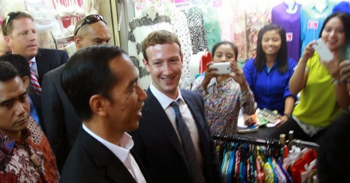 CEO Facebook Mark Zuckerberg Blusukan Bersama Presiden Jokowi
