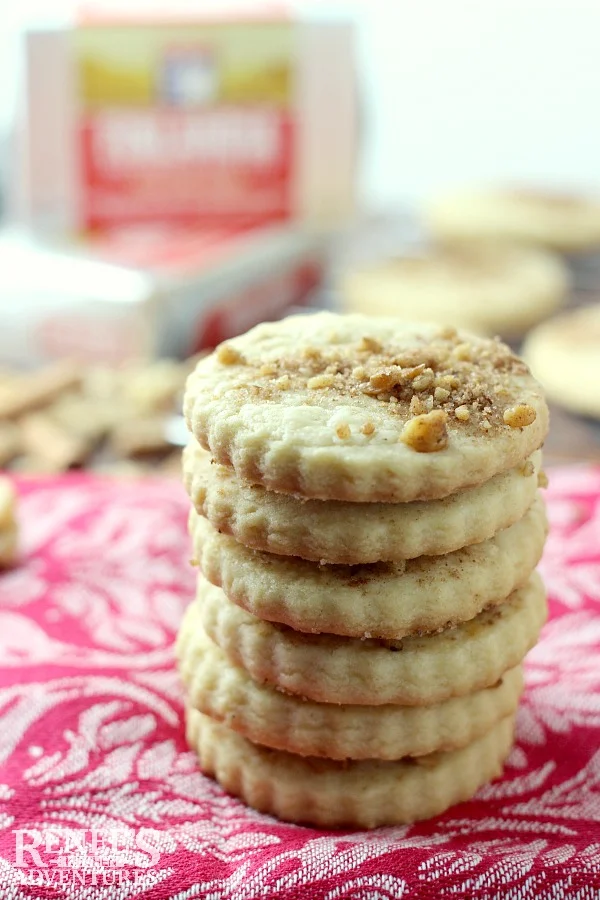Cinnamon Walnut Shortbread Cookies | Easy cookie recipe for buttery shortbread cookies with a sweet cinnamon walnut topping. Perfect for the holidays or Christmas cookie tray. #ad