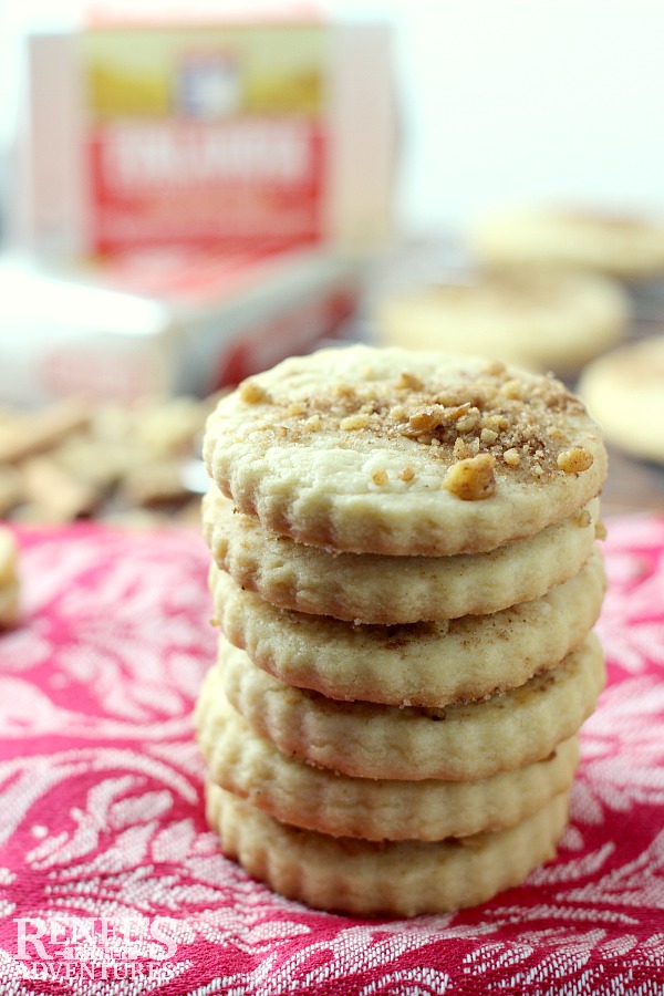 Cinnamon Walnut Shortbread Cookies | Easy cookie recipe for buttery shortbread cookies with a sweet cinnamon walnut topping. Perfect for the holidays or Christmas cookie tray. #ad