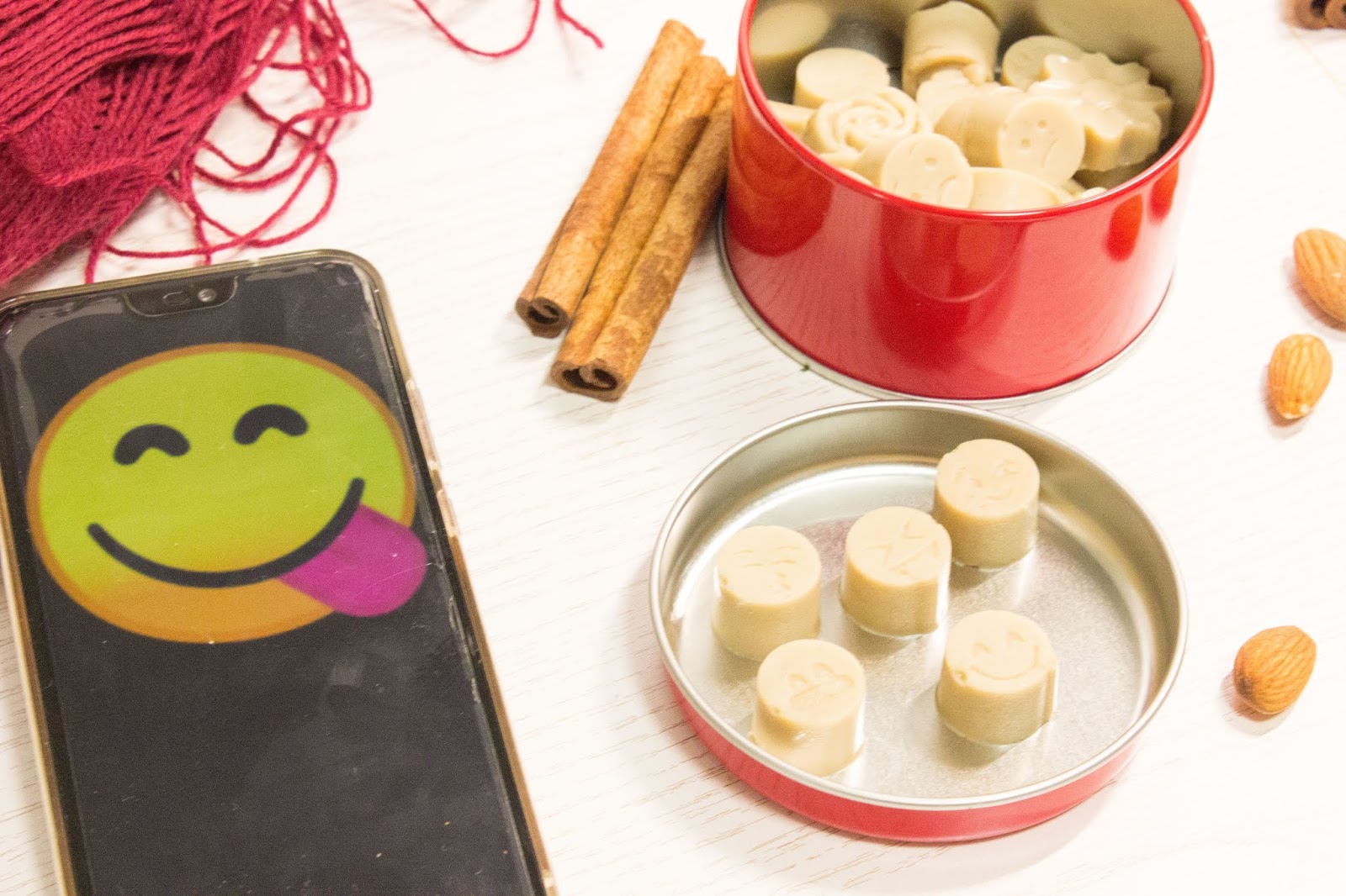 Lebkuchen-Joghurt-Gums als kleine Emojis