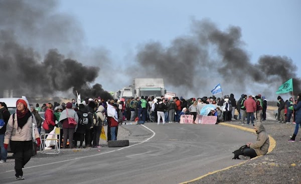 Chubut: Cortes de ruta y tomas por la demora en pagos salariales Chubut: Cortes de ruta y tomas por la demora en pagos salariales