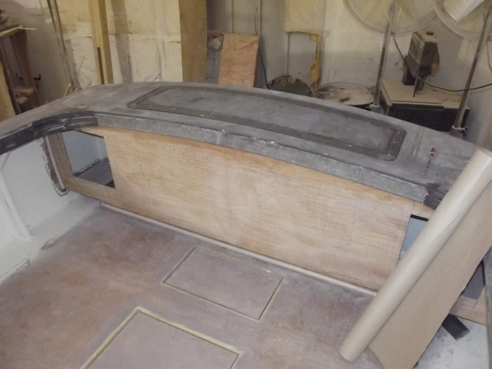 Dudley Dix Yacht Design Sportfisherman Fish Box & Centre Console