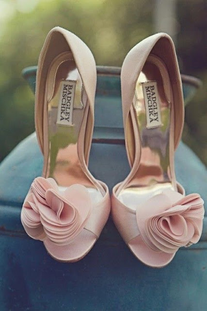 Zapatos de novia de color rosa cuarzo de Badgley Mischka Zapatos de novia de color rosa cuarzo de Badgley Mischka
