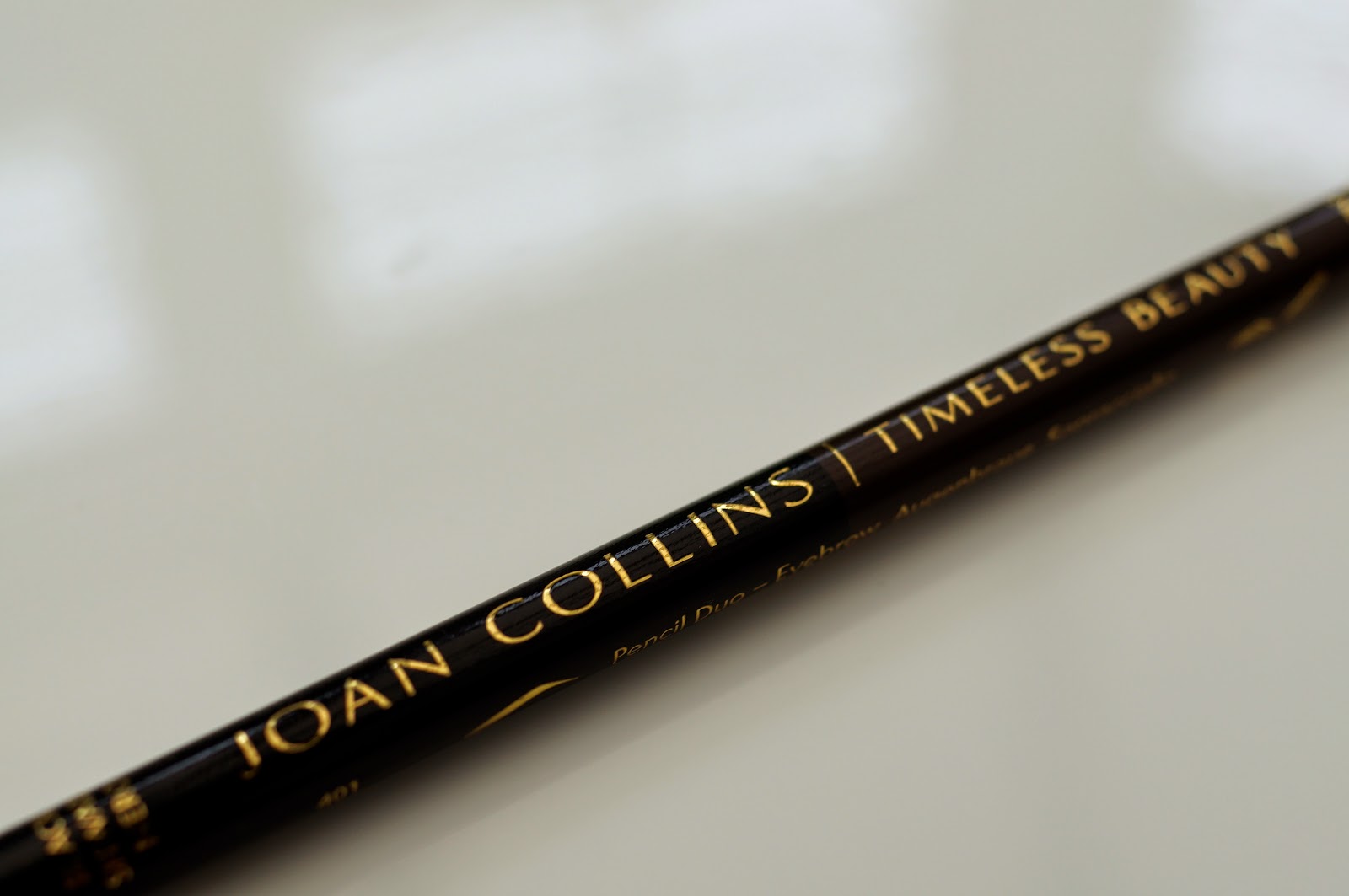 Joan Collins Timeless Beauty Contour Brow Liner