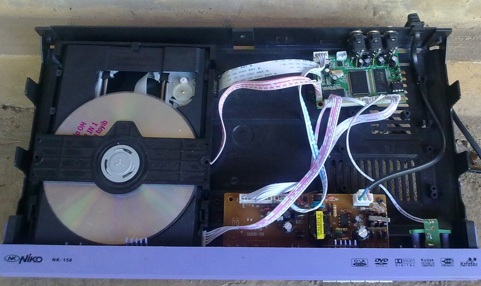 lutfilupek Memperbaiki DVD Player Mati Standby