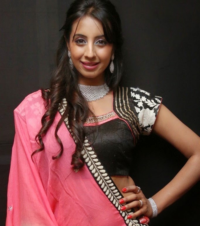 actress-sanjana-latest-stills-in-half-sa